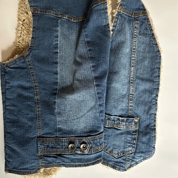YIGGA Denim Vest/Faux Fur inside - Picture 5 of 9